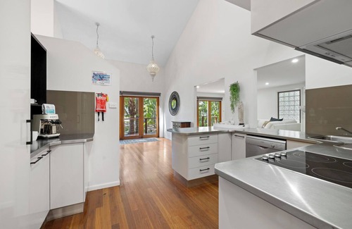 Coffs Harbour Casa | Kasuari - Steps to Resort Pool, Beach Front Location