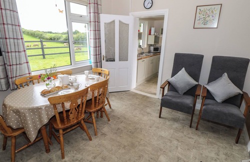 Keadue Cabaña | KATE'S COTTAGE, pet friendly, with open fire in Ballina, County Mayo