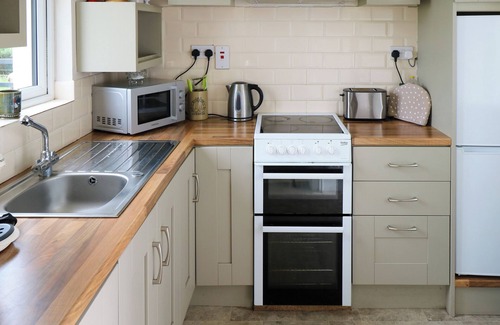 Keadue Cabaña | KATE'S COTTAGE, pet friendly, with open fire in Ballina, County Mayo