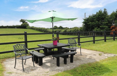 Keadue Cabaña | KATE'S COTTAGE, pet friendly, with open fire in Ballina, County Mayo