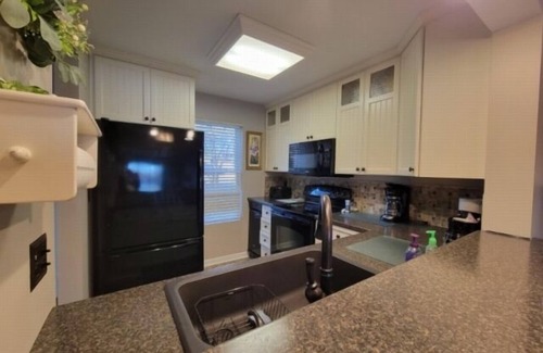 North Shore Casa | Kates Cottage: Kayaks, Wifi, Main Channel View, close to everything