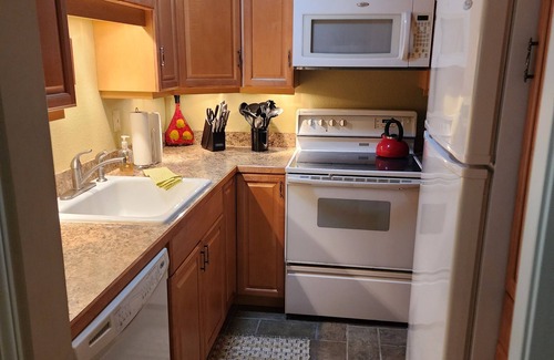 Knoxville Cabaña | Kathi's Cottage by Downtown Knoxville, Sevierville, Pigeon Forge, Gatlinburg