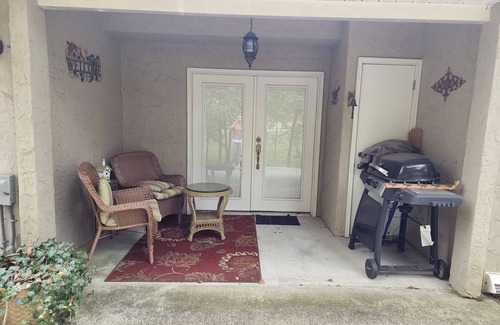 Knoxville Cabaña | Kathi's Cottage by Downtown Knoxville, Sevierville, Pigeon Forge, Gatlinburg
