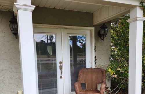 Knoxville Cabaña | Kathi's Cottage by Downtown Knoxville, Sevierville, Pigeon Forge, Gatlinburg
