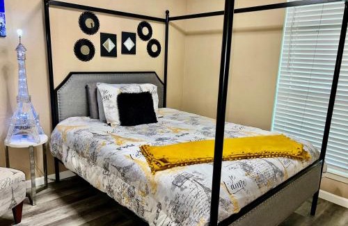 Katy Casa | Katy Hideaway - Charming 3 BDR