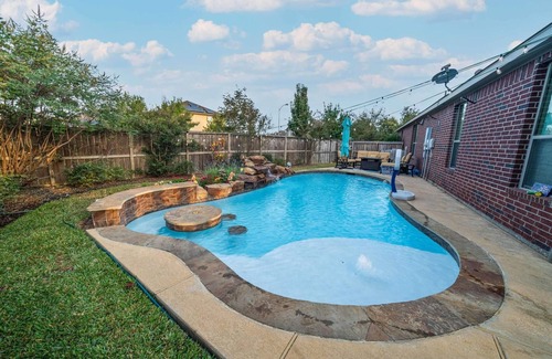Barker Casa | Katy Luxury Home/ Oasis Backyard with pool