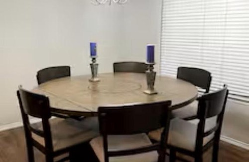 Barker Casa | Katy's five bedrooms home away from home!