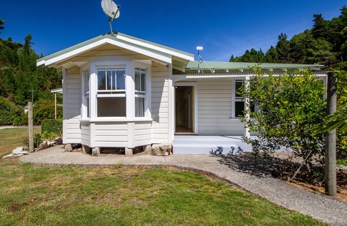 Kaiteriteri Casa | Kauri Cottage - Marahau Holiday Home