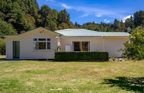 Kaiteriteri Casa | Kauri Cottage - Marahau Holiday Home