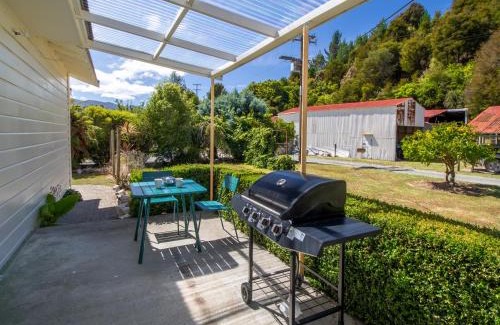 Kaiteriteri Casa | Kauri Cottage - Marahau Holiday Home