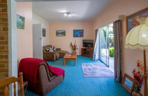 Kaiteriteri Casa | Kauri Cottage - Marahau Holiday Home