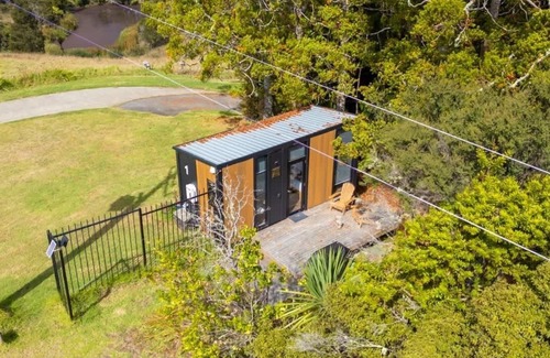 Waitoki Casa | Kauri Getaway Cabin by Tiny Away