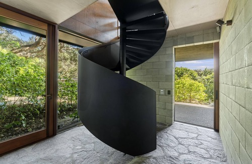 Piha Casa | Kawakawa House - Piha Holiday Home