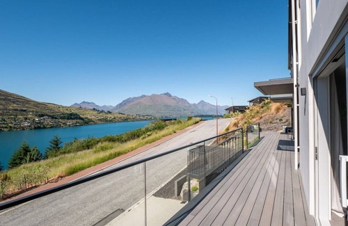 Frankton Casa | Kawarau Room With Lake Views