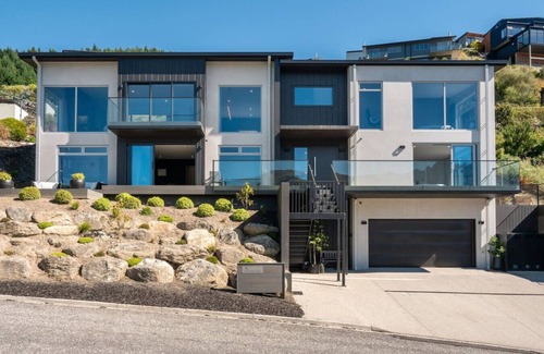 Frankton Casa | Kawarau Room With Lake Views
