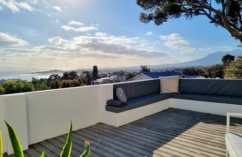 Gordons Bay Central Cabaña | Kaya Moya, Sleeps 2, Modern and central with sea view