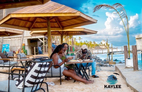 Langma Cama Y Desayuno | Kaylee Beach Resort