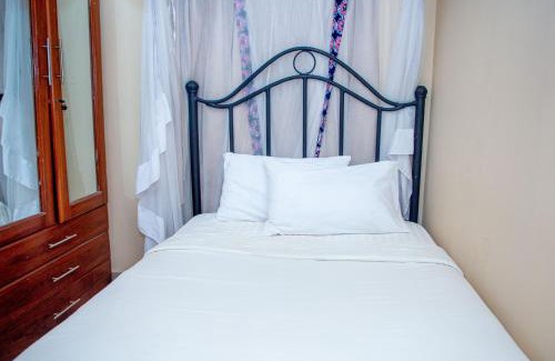 Msasani Cama Y Desayuno | KAYS LODGE