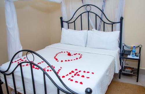 Msasani Cama Y Desayuno | KAYS LODGE