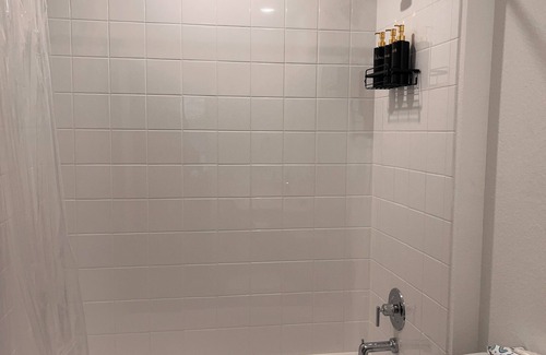 Manor Casa | Kay’s serene getaway: private room and bathroom