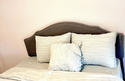 Manor Casa | Kay’s serene getaway: private room and bathroom