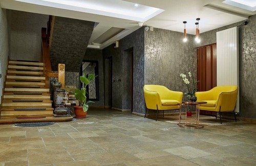Busteni Casa | Kayus