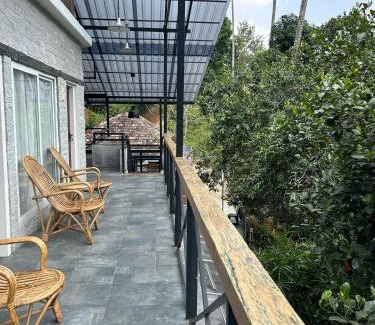 Kunchithanny Casa | Kayyath Munnar - Luxury 4BHK Hillside Sanctuary