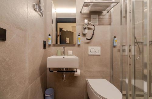 Gare Hotel | Kazakiwi