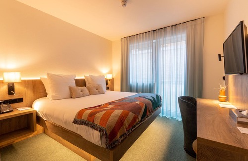Gare Hotel | Kazakiwi