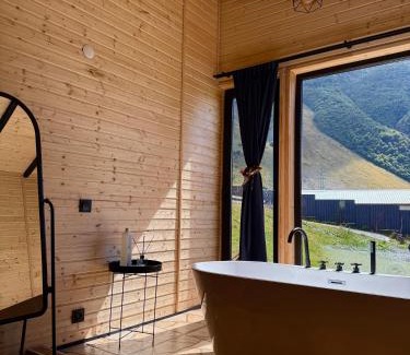 Stepantsminda Chalet De Esquí | Kazbegi Inn Cottages