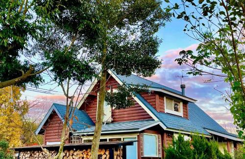 Imazu Casa | Kazenone Villa 風の音ヴィラ - A Stylish Forest Villa with Herb Garden & Cozy Fireplace