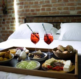 Dajt Hotel | Kazerma e Cerenit