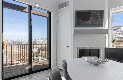 Park City Apartamento | KBM Resorts: MAS-2003 Panoramic Sunshine Modern 2BR 3 min drive to Jordanelle Gondola
