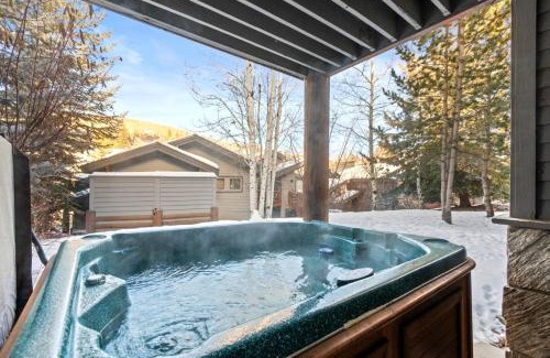 Deer Valley Casa | KBM Resorts Upgraded Easy walk to Main St Close to Deer Valley hot tub gas fireplace BCC-1101