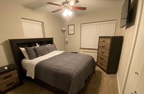Country Club Plaza Area Apartamento | KC Plaza One Bedroom with Gym/Pool/Parking