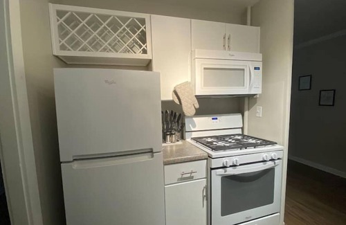 Country Club Plaza Area Apartamento | KC Plaza One Bedroom with Gym/Pool/Parking