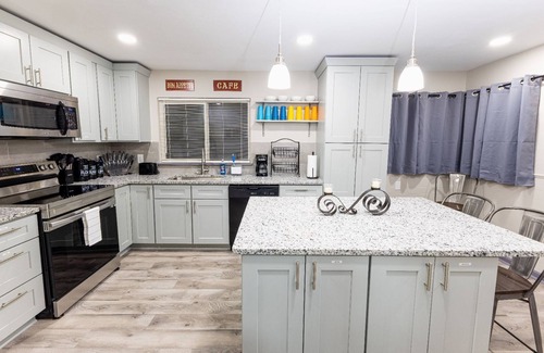Kansas City Casa | 💎KCK Speedway Retreat❤️✧Whole House✧