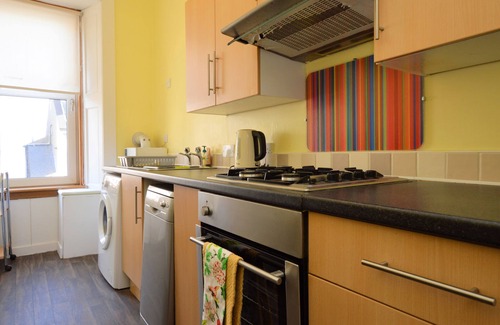 Gourock Apartamento | Keek Oot at 73, upper apartment on Main St, value for money. Pet friendly.