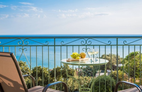 Mousata Apartamento | Kefalonia Lourdata, studios with pool, sea view