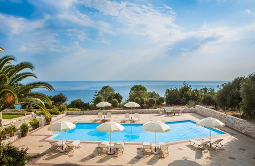 Mousata Apartamento | Kefalonia Lourdata, studios with pool, sea view
