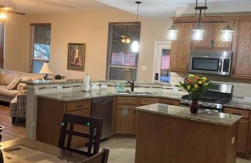 Keller Casa | Keller Schools 4BD 3BA Quiet Street, Pet Friendly!