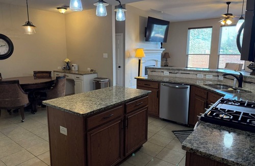 Keller Casa | Keller Schools 4BD 3BA Quiet Street, Pet Friendly!