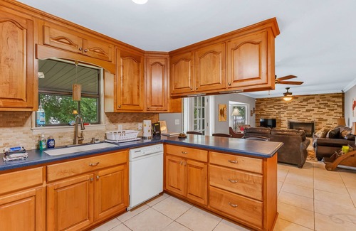 Arley Casa | Smith Lake Rentals & Sales - KELLEY'S SOUTHERN COMFORT - Lote plano, rampa para botes en la propiedad