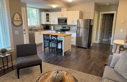 Black Mountain Casa | Kelowna Getaway - Black Mountain Golf & Ski