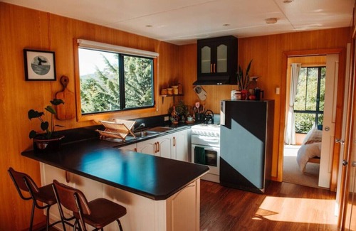 White Beach Casa | Kelp Cabin - intimate, calm and restful
