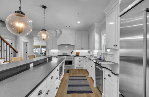 Saint Simons Island Casa | Kelsall Cottage, Gorgeous Home Perfect for Entertaining and Coastal Living with private back yard, p
