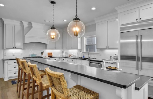 Saint Simons Island Casa | Kelsall Cottage, Gorgeous Home Perfect for Entertaining and Coastal Living with private back yard, p