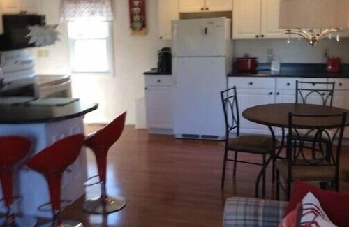 Erie Cabaña | Kelso Woods with private beach access!
