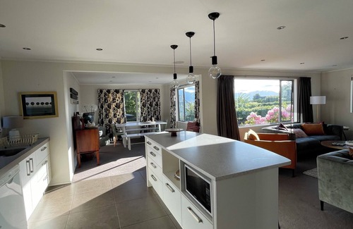 Kelvin Heights Casa | Kelvin Heights Chic Ski Haven Ski Remarks and Coronet Sun drenched