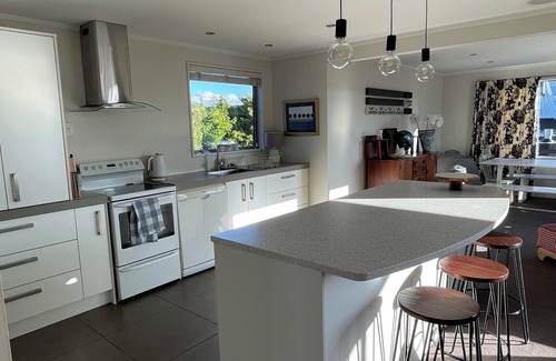 Kelvin Heights Casa | Kelvin Heights Chic Ski Haven Ski Remarks and Coronet Sun drenched
